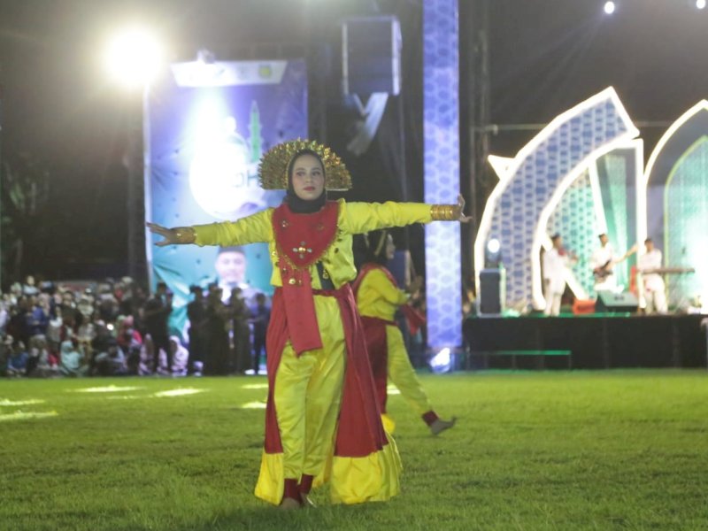 Pembukaan Seleksi Tilawatil Quran dan Hadis (STQH) ke XXXIII tingkat Prov. Sulsel di Benteng Kabupaten Kepulauan Selayar diawali dengan Pergelaran Tarian Sallang ri Tanah Barakka dari Sanggar Seni Tanah Doang. @Jejakfakta/dok Humas Kemenag Sulsel
