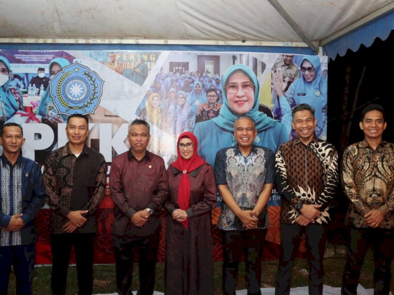 Bupati dan Direktur Exrel PT Vale. Foto : Vale