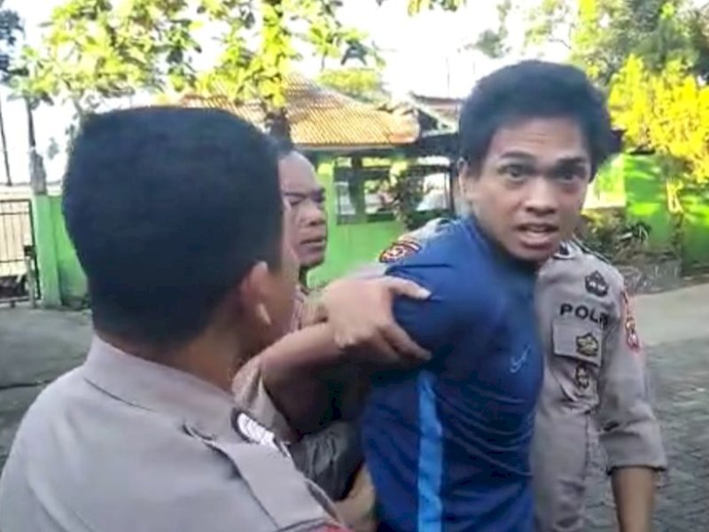 Achmad Hisyam Tolle Ditangkap usai Tusuk Leher Sekuriti. Foto : Tangkapan Layar