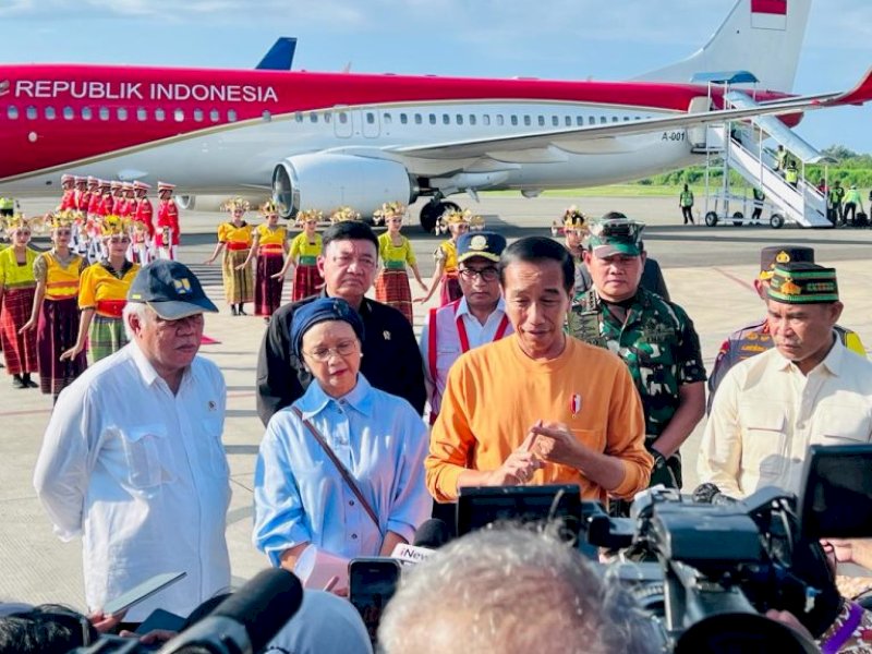 Presiden Jokowi memberikan keterangan pers usai mengikuti simulasi penyambutan pemimpin ASEAN di Labuan Bajo, Minggu (07/05/2023). (Foto: BPMI Setpres).