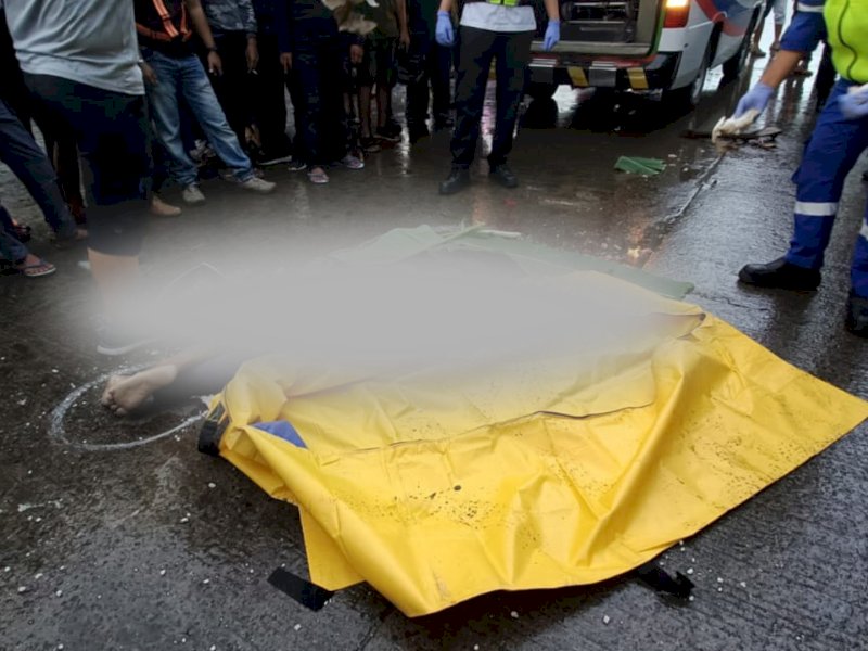 Hindari Pemotor Berlawanan Arus, Lansia di Makassar Tewas Terlindas Truk 10 Roda. Foto : Samsir/Jejakfakta