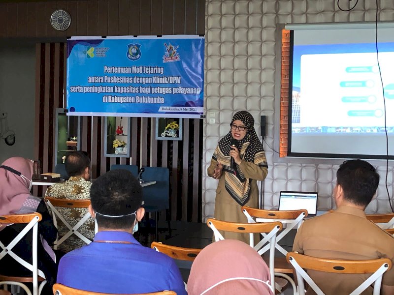 Dinas Kesehatan Bulukumba melaksanakam pertemuan dan penandatanganan MoU antara Puskesmas dan Klinik/Dokter Praktik Mandiri (DPM) di WoW Cafe, jalan Lanto Dg. Pasewang Bulukumba, Selasa (9/5/2023).&nbsp;@Jejakfakta/dok. Pemkab Bulukumba