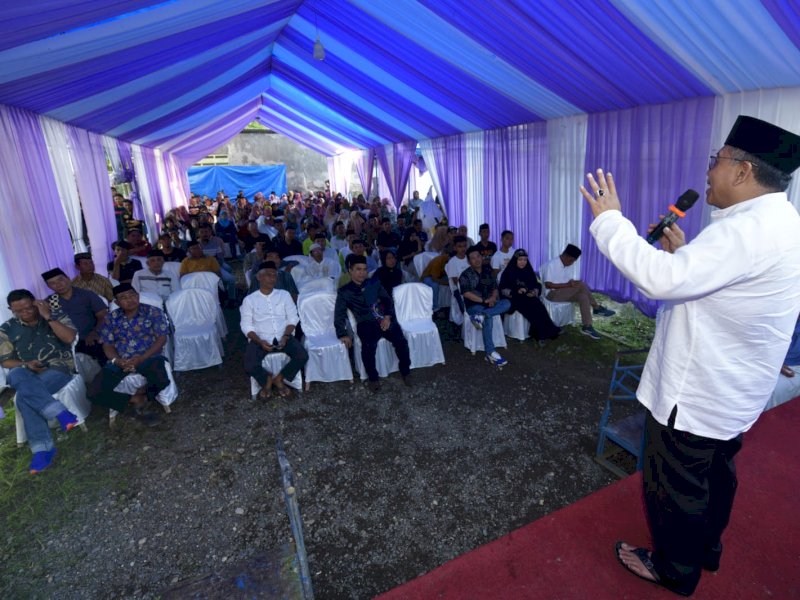 Ilham Arief Sirajuddin (IAS) memberikan gagasan soal Sulsel saat Halal Bi Halal Keluarga dan Sahabat IAS, di Kelurahan Apala, Barebbo, Bone, Jumat (12/5/2023). @Jejakfakta/Reza Arifuddin