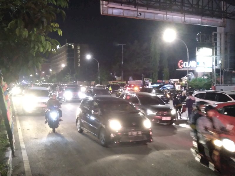Kemacetan di Jalan AP Pettarani Makassar. Di Makassar, kerugian akibat kemacetan mencapai Rp12 triliun per tahun. @Jejakfakta/Samsir