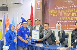 Demokrat Serahkan 50 Bacaleg DPRD Makassar, Ara Sebut Tanggal 14 Angka Keberuntungan
