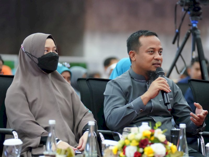 Gubernur Sulsel Andi Sudirman saat Talkshow Parenting "Peran Orang Tua dalam Pendidikan dan Karakter Anak" di Ruang Pola Kantor Gubernur Sulsel, Ahad (14/5/2023). @Jejakfakta/dok. Humas Pemprov Sulsel