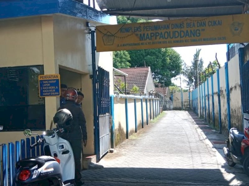 Kompleks perumahan Dinas Bea dan Cukai Jl. Andi Mappaoddang Makassar. Andhi Pramono sudah tiga bulan meninggalkan rumah dinas hingga ditetapkan tersangka oleh KPK. @Jejakfakta/Samsir