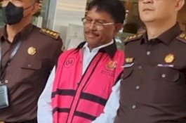Menteri Kominfo Jadi Tersangka Proyek BTS