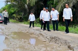 Ketika Presiden Jokowi Turun ke Jalan Rusak Gunting Saga