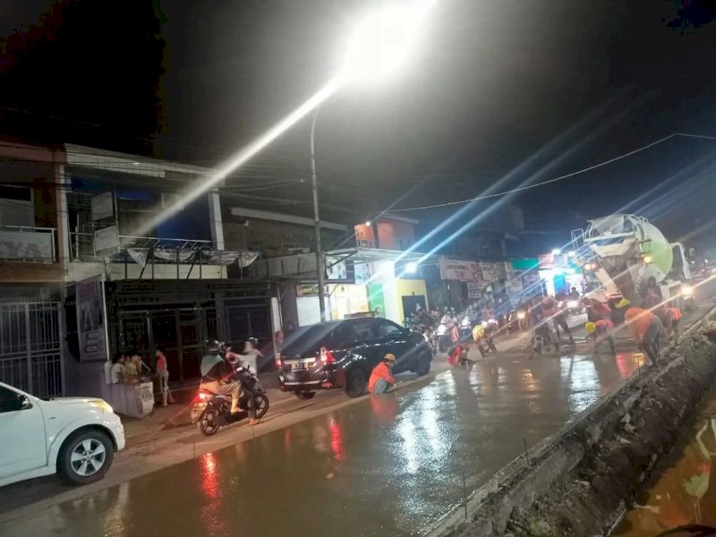 Ruas jalan Antang Raya di Kota Makassar tengah dalam progress pengerjaan. @Jejakfakta/dok. humas Pemprov Sulsel