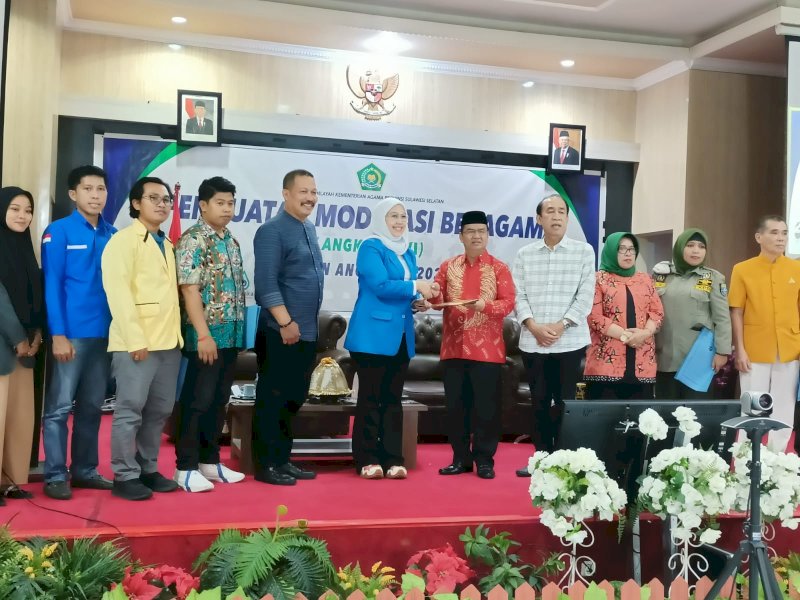 Pemuda Sulawesi Selatan mendeklarasikan Damai Pemuda Menyongsong Tahun Politik di Aula Balai Diklat Keagamaan Makassar, Minggu (21/5/2023). @Jejakfakta/dok. Kemenag Sulsel