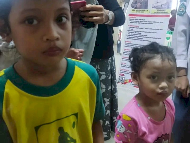 Warga menemukan dua bocah bernama Kinang dan Afisa di dekat Perumahan Regency Maros, Senin (22/5/23). Keduanya berada Markas Polres Maros, Jl Jend Ahmad Yani No.02, Turikale, Kecamatan Turikale, Maros, Sulawesi Selatan.