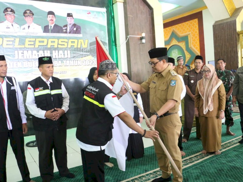 Wakil Bupati Bulukumba, Andi Edy Manaf, melepas 403 Jemaah Calon Haji (JCH) yang berlangsung di Masjid Islamic Center Dato Tiro Bulukumba, Selasa (23/5/2023). @Jejakfakta/dok. Humas Pemkab Bulukumba