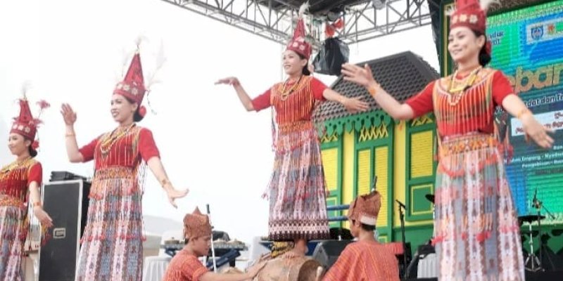 Bukti Keberagaman Budaya, Tarian Toraja Hadir di Lebaran Depok 2023