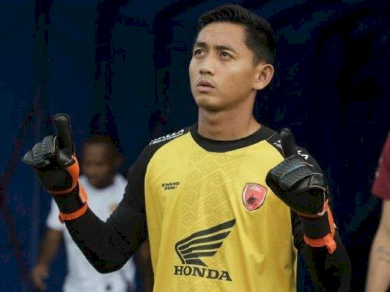Kiper muda PSM Reza Arya Pratama. @Jejakfakta/ dok. Instagram @rezaaryapratama30

Artikel ini telah tayang di Tribun-Timur.com dengan judul Reza Arya Pratama Kian Tokcer Kawal Gawang PSM, Pengamat: Kita Punya Pengganti Hilman!, https://makassar.tribunnews.com/2022/07/29/reza-arya-pratama-kian-tokcer-kawal-gawang-psm-pengamat-kita-punya-pengganti-hilman.
Penulis: Faqih Imtiyaaz | Editor: Sukmawati Ibrahim