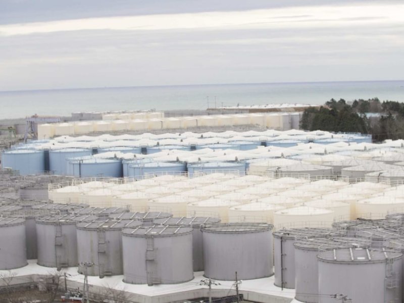 Tangki penampung air limbah nuklir di PLTN Fukushima.(ABC News: Jake Sturmer)