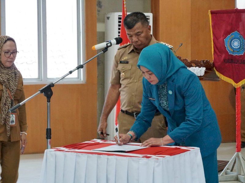Ketua Tim Penggerak PKK Kabupaten Bulukumba, Hj. Andi Herfida Muchtar meminta jajaran pengurusnya untuk menjadi pelopor Bulukumba bersih. @Jejakfakta/dok. Humas Pemkab Bulukumba