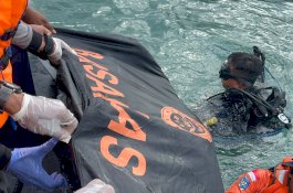 Tim Sar Gabungan Temukan Nelayan yang Terjatuh dari Perahu di Perairan Cappa Ujung Bone