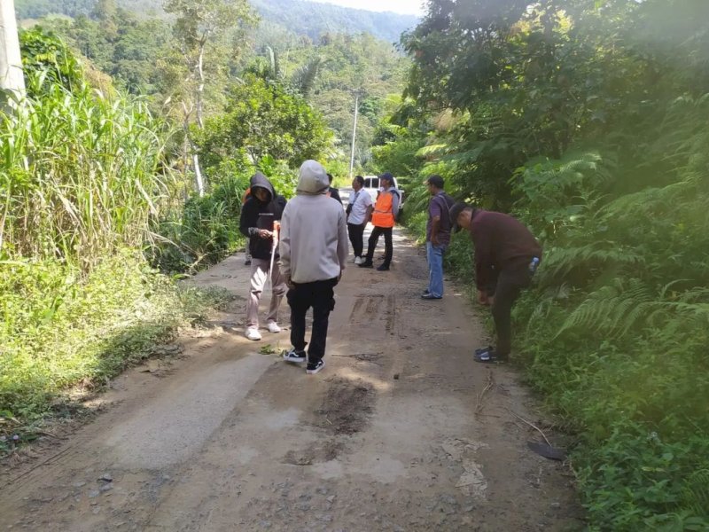 Perbaikan jalan alternatif pada ruas Tuppu - Pao - Pamulungan - Batas Kabupaten Tana Toraja di Kabupaten Pinrang. @Jejakfakta/dok. Pemprov Sulsel