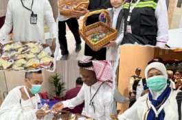 Diiringi Sholawat, Dubes RI Sambut Jemaah Kloter 1 Asal Makassar