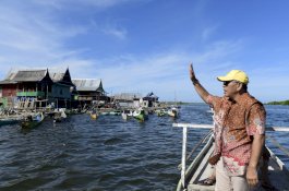 IAS Menyapa Warga Tanakeke, Daeng Rawe Sebut Infrastruktur Jalan, Air Bersih dan Listrik Butuh Perhatian Pemerintah