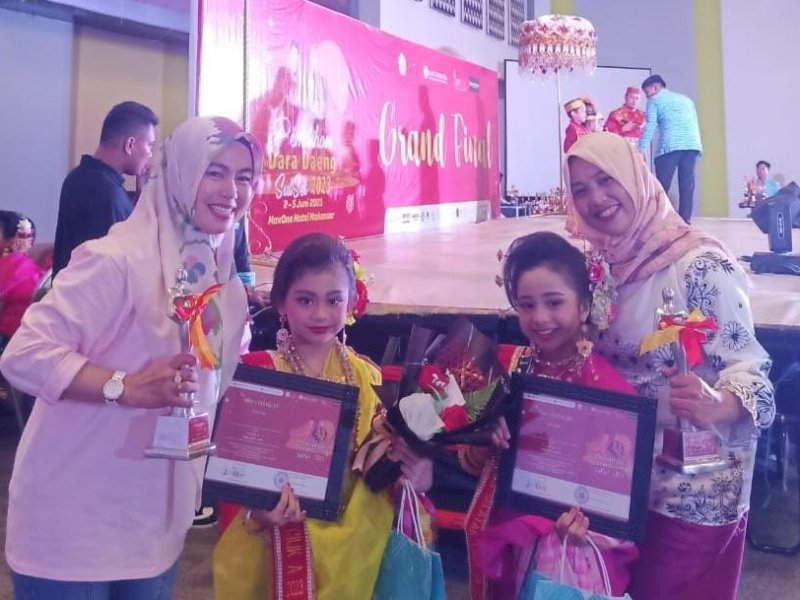  Dara cilik asal Kabupaten Pangkajene Kepulauan (Pangkep), Andi Nur Faiqa berhasil memboyong dua piala dari ajang pemilihan Dara Daeng Sulawesi Selatan 2023 di Makassar. @Jejakfakta/dok. Istimewa