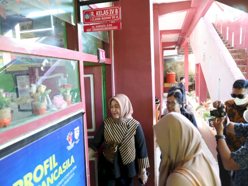 Wakil Wali Kota Makassar, Fatmawati Rusdi lakukan peninjauan kondisi Sekolah Dasar Negeri (SDN) di empat kecamatan sekaligus, guna wujudkan sekolah terintegrasi di Kota Makassar, Kamis (8/06/2023). @Jejakfakta/dok. Humas Pemkot Makassar