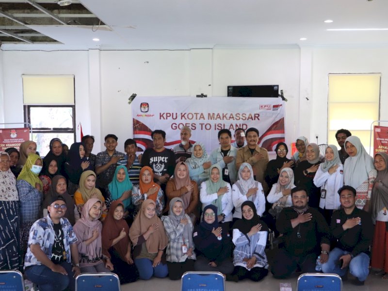 "KPU Makassar Goes to Island" Pulau Barrang Lompo, di Aula Kantor Kecamatan Sangkarrang, Kamis, (8/6/2023). @Jejakfakta/dok. Humas KPU Makassar