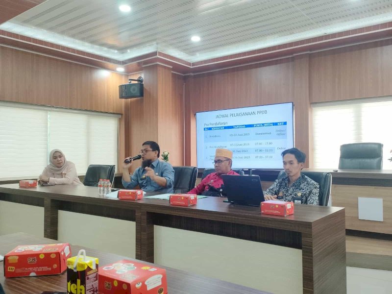 Kepala Dinas Pendidikan Sulsel Iqbal Nadjamuddin memastikan server layanan penerimaan peserta didik secara online dapat diakses dengan baik. @Jejakfakta/dok. Humas Pemprov Sulsel