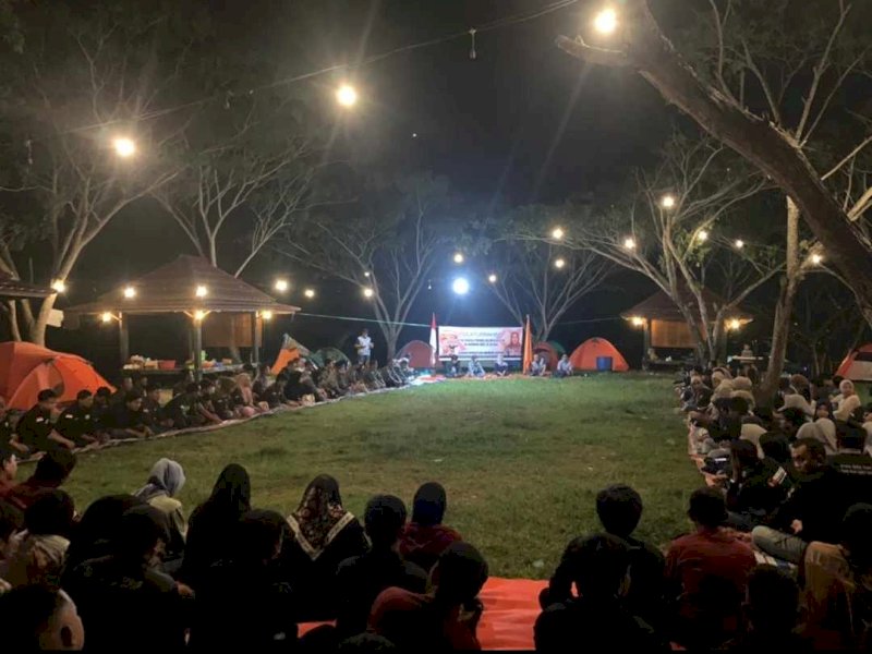 Ketua Bawaslu Sulawesi Selatan (Sulsel) Mardiana Rusli bersama Ketua dan Anggota Bawaslu Kab. Sidrap dan 227 anggota Panwascam serta Panwaslu Kelurahan/Desa (PKD) di Puncak Bila, Kecamatan Bila, Sidrap, pada Sabtu-Minggu, 10-11 Juni 2023. @Jejakfakta/dok. Humas Bawaslu Sulsel