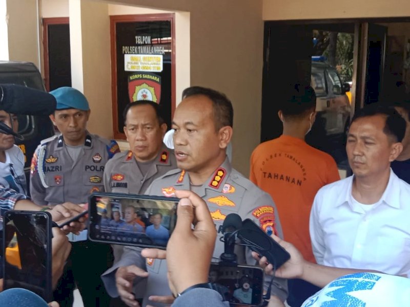 Kapolrestabes Makassar, Kombes Pol. Mokhamad Ngajib, memberikan keterangan kepada wartawan di Mapolsek Tamalanrea, Senin (12/6/2023). @Jejakfakta/Samsir