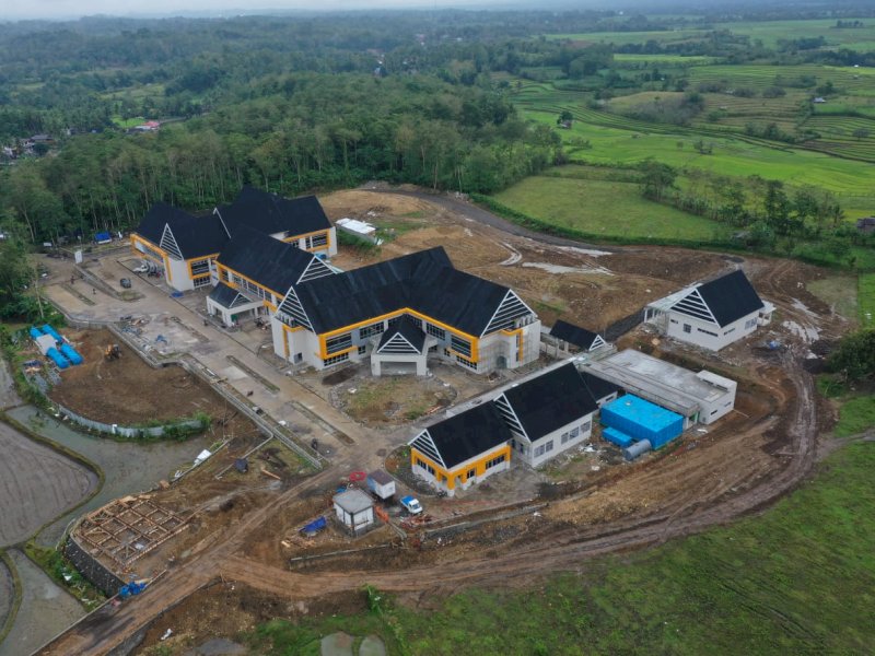 Proses pembangunan Rumah Sakit Regional La Mappapenning di Kecamatan Ponre, Kabupaten Bone, Selasa (13/06/2023). @Jejakfakta/dok. Humas Pemprov Sulsel