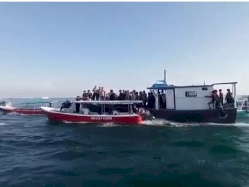 Ratusan nelayan melakukan aksi penolakan kedatangan tim Pemprov Sulsel bersama Pemrakarsa masuk ke Pulau Lae-lae untuk meninjau lokasi rencana reklamasi. 1 warga ditangkap polisi, Kamis (15/06/2023) @Jejakfakta/istimewa