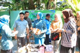 Kunjungi Ela-Ela, Herfida Muchtar Motivasi Warganya Menjadi Kelurahan Terbersih