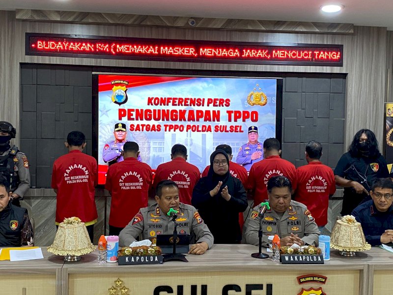 Satuan Tugas (Satgas) Tindak Pidana Perdagangan Orang (TPPO) Kepolisian Daerah (Polda) Sulawesi Selatan (Sulsel) menangkap seorang oknum pegawai Imigrasi Makassar beserta 5 orang pelaku lainnya. @Jejakfakta/Atri
