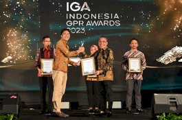 Dirut PDAM Makassar Beni Iskandar Raih Penghargaan Pemimpin Terpopuler dari Humas Indonesia