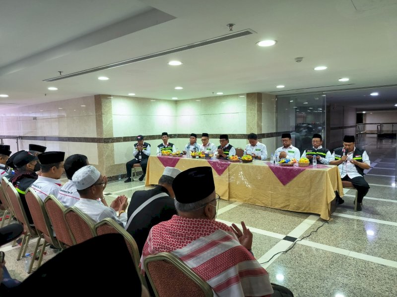 PPIH sosialisasi tiga skema penanganan jemaah di Makkah, Selasa (21/6/2023). Sosialisasi melibatkan para pengurus KBIHU. (dok.Kemenag RI/PPIH). 