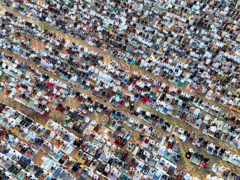 Ribuat umat Islam melaksanakan salat Iduladha di Lapangan Karebosi Makassar. @Jejakfakta/dok. Humas Pemkot Makassar 