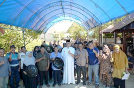 Bupati Pangkep MYL Bagikan 125 Bak Air di Samalewa