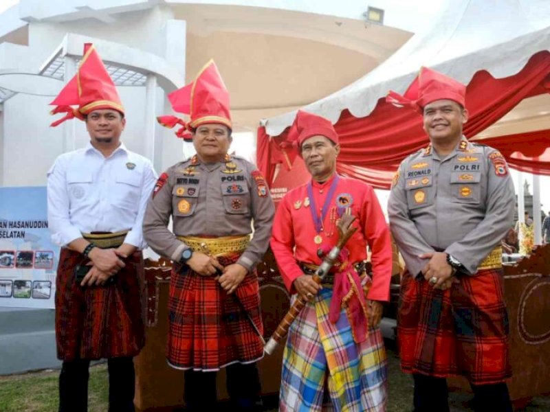 Bupati Gowa, Adnan Purichta Ichsan, Bersama Kapolda Sulsel, Irjen Pol Setyo Boedi Moempoeni Harso, Melakukan Revitalisasi Situs Budaya dan Agama, Sabtu (1/07/2023). @Jejakfakta/Humas Pemkab Gowa
