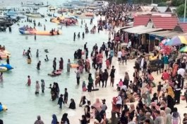 Libur Iduladha di Pantai Bira Bulukumba, Pengunjung Membludak Capai 17.380 Karcis
