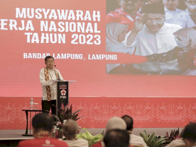 Ketua Umum PMI Pusat, Jusuf Kalla (JK) meminta kesiapan organisasi sosial tersebut dalam menghadapi fenomena alam tahun ini, saat membuka Mukernas PMI Tahun 2023 di Kota Bandar Lampung, Senin (3/07/2023). @Jejakfakta/Rudi Gunawan