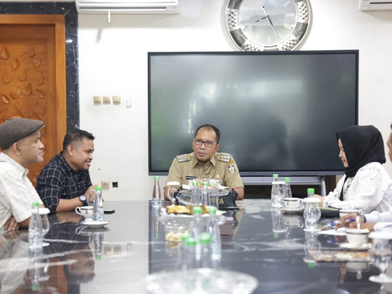 Pemkot Makassar siap sukseskan Kirab Pemilu 2024, hal itu disampaikan saat audiensi dengan Wali Kota Makassar Moh Ramdhan Pomanto di kediaman wali kota, Jl Amirullah, Senin (3/07/2023). @Jejakfakta/dok. Humas Pemkot Makassar