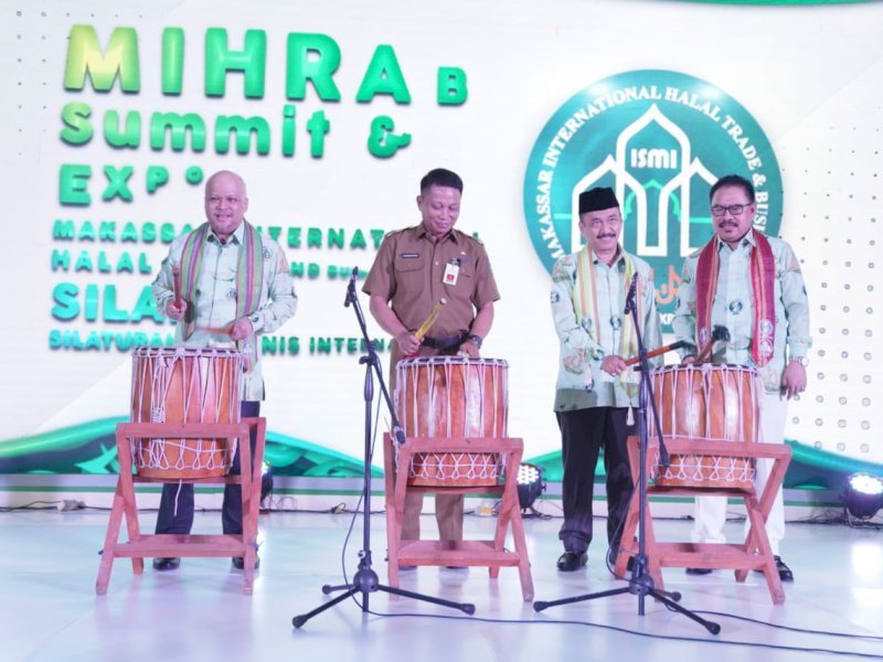 Pj Sekda Sulsel Andi Darmawan Bintang membuka Mihrab Summit dan Expo ISMI 2023 yang digelar Ikatan Saudagar Muslim Indonesia (ISMI) Sulsel, di Hotel Grand Claro, Makassar, Selasa (4/07/2023). @Jejakfakta/dok. Humas Pemprov Sulsel