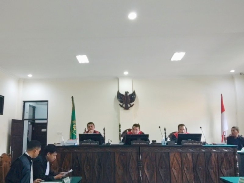 Sidang perdana terdakwa Minggu Bulu dan Amirullah peristiwa kerusuhan di PT. Gunbuster Nickel Industri (GNI), Morowali Utara   di Pengadilan Negeri Poso, Selasa (04/07/2023). @Jejakfakta/dok. istimewa