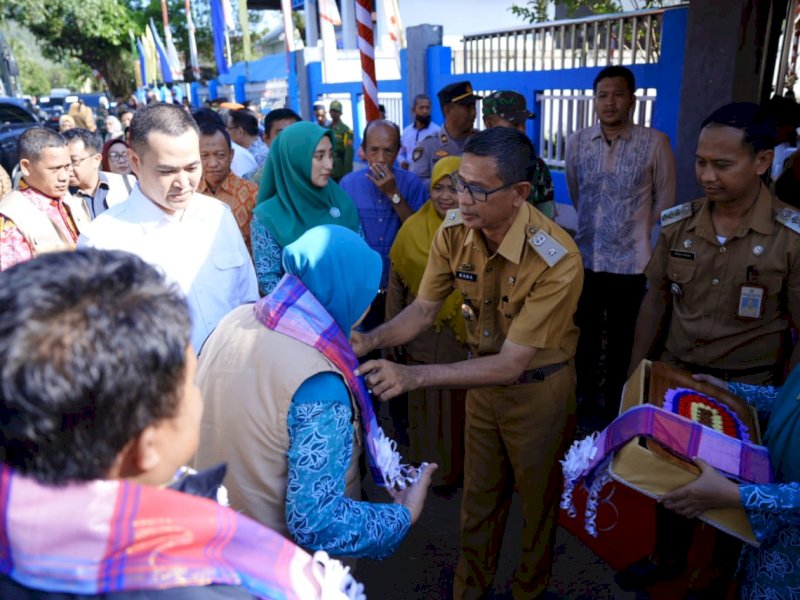 Bupati Pangkep Muhammad Yusran Lalogau (MYL) bersama tim penilai lomba desa di Desa Tompobulu, Kecamatan Balocci beberapa waktu lalu. @Jejakfakta/ Humas Pemkab Pangkep