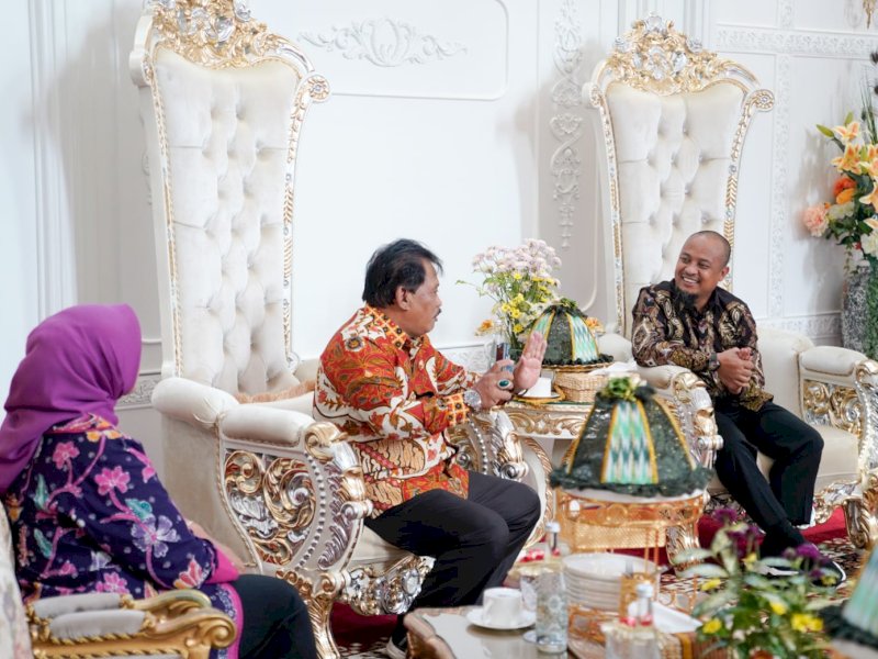 Gubernur Sulsel, Andi Sudirman Sulaiman menerima kunjungan Bupati Nganjuk, Marhaen Djumadi di Rumah Jabatan Gubernur Sulsel, Kamis (6/07/2023). @Jejakfakta/dok. Humas Pemprov Sulsel