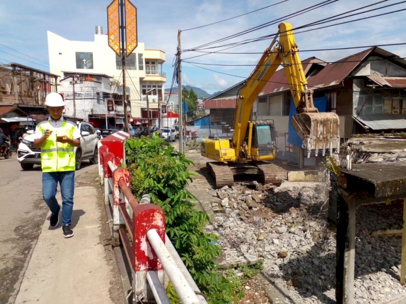 Pembangunan jembatan Malango untuk mendukung mobilisasi akses jalan ruas Rantepao - Sa'dan - Batusitanduk. @Jejakfakta/dok. Humas Pemprov Sulsel