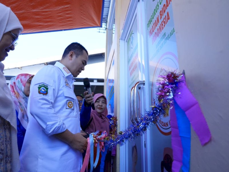 HUT ke-72, Bupati Pangkep meresmikan sekretariat IBI Pangkep, di jalan Cendana Timur, Kelurahan Padoang-doangan, Sabtu (9/7/2023). @Jejakfakta/dok. Humas Pemkab Pangkep