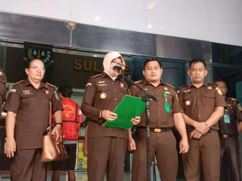 Plt Asisten Intelejen Kejati Sulsel, Nur Asiah, mengatakan buronan berinisial AM atas diamankan atas dugaan tindak pidana korupsi pada penggunaan ADD di Desa Wiring Tasi, Kabupaten Pinrang, @Jejakfakta/Samsir